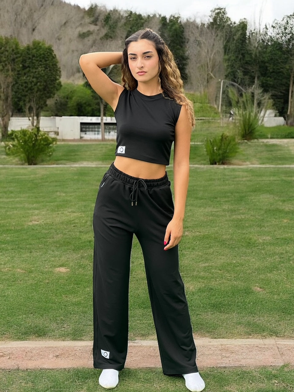 sleeveless fit crop top