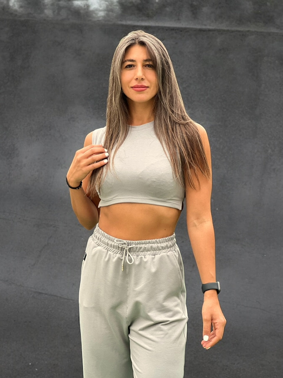 sleeveless fit crop top